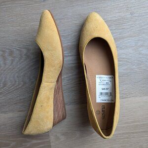 NWT Susina/ Nordstrom Yellow Suede Wedges
